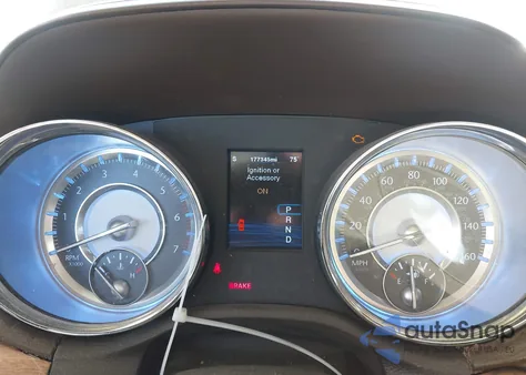 2012 Chrysler 300C Luxury Series z USA, uszkodzony, nr VIN 2C3CCAPTXCH227744